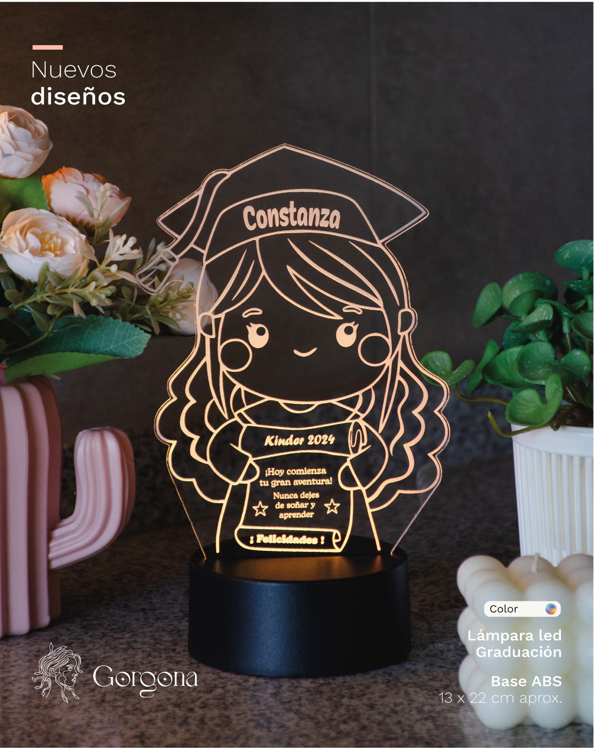 Graduación niña diploma
