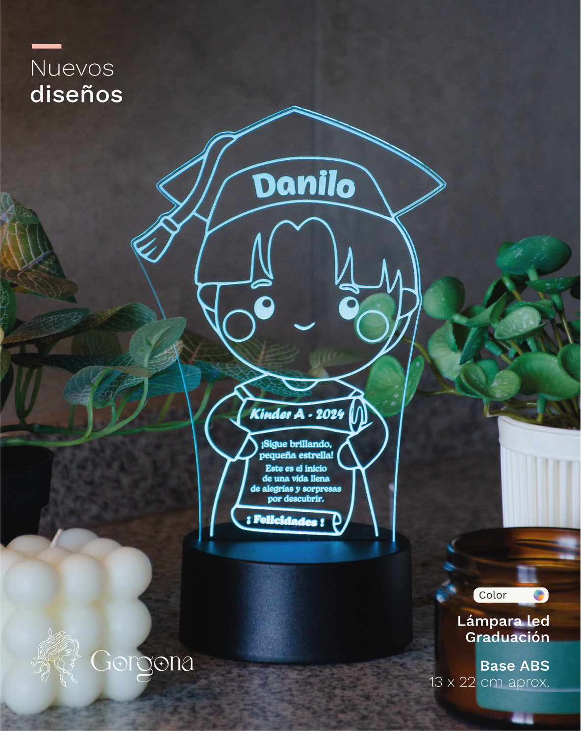 Graduación niño diploma